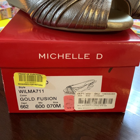 Michelle D Gold metallic sandals low heel - Picture 7 of 7